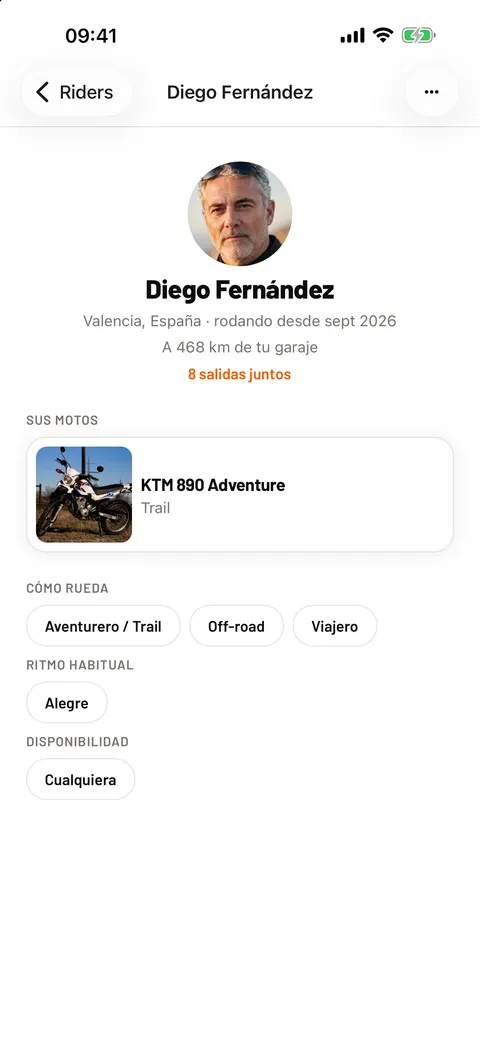 Captura de la app: la ficha de un rider, con su moto y su forma de rodar